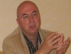 TRK Edebiyat'nn lmsz yazarlarndan Orhan Kemal'in olu
